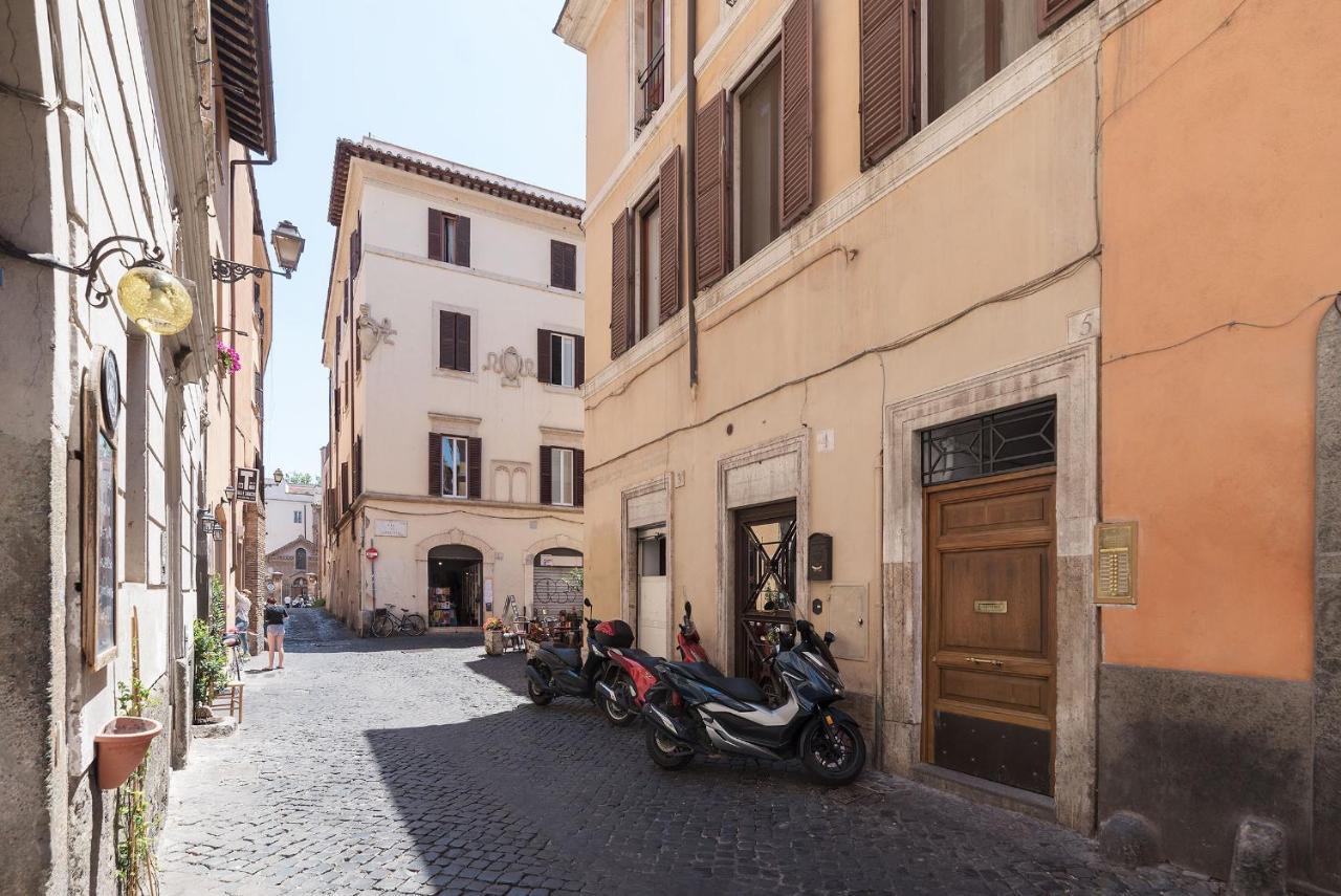 Luxurious Heart Of Trastevere Apartment